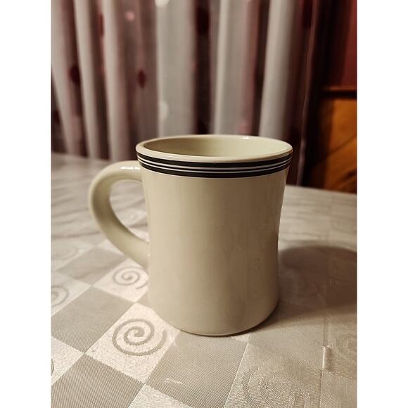 Exclusive Coffee Mug “Give Me Coffee And No One Gets Hurt" - Picture 4 of 8